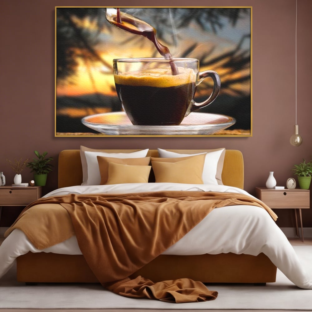 Tablou canvas cu tablou canvas cu ceasca de espresso, in rama de aluminiu auriu, pe perete intr-un dormitor